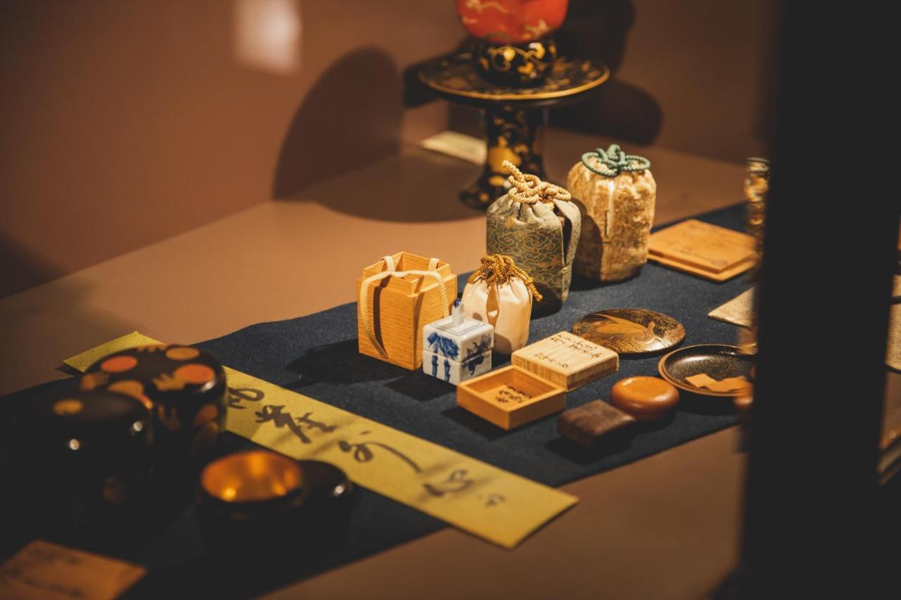 Arima Onsen Tocen Goshobo Hotel Кобе Екстериор снимка A set of Chinese tea utensils