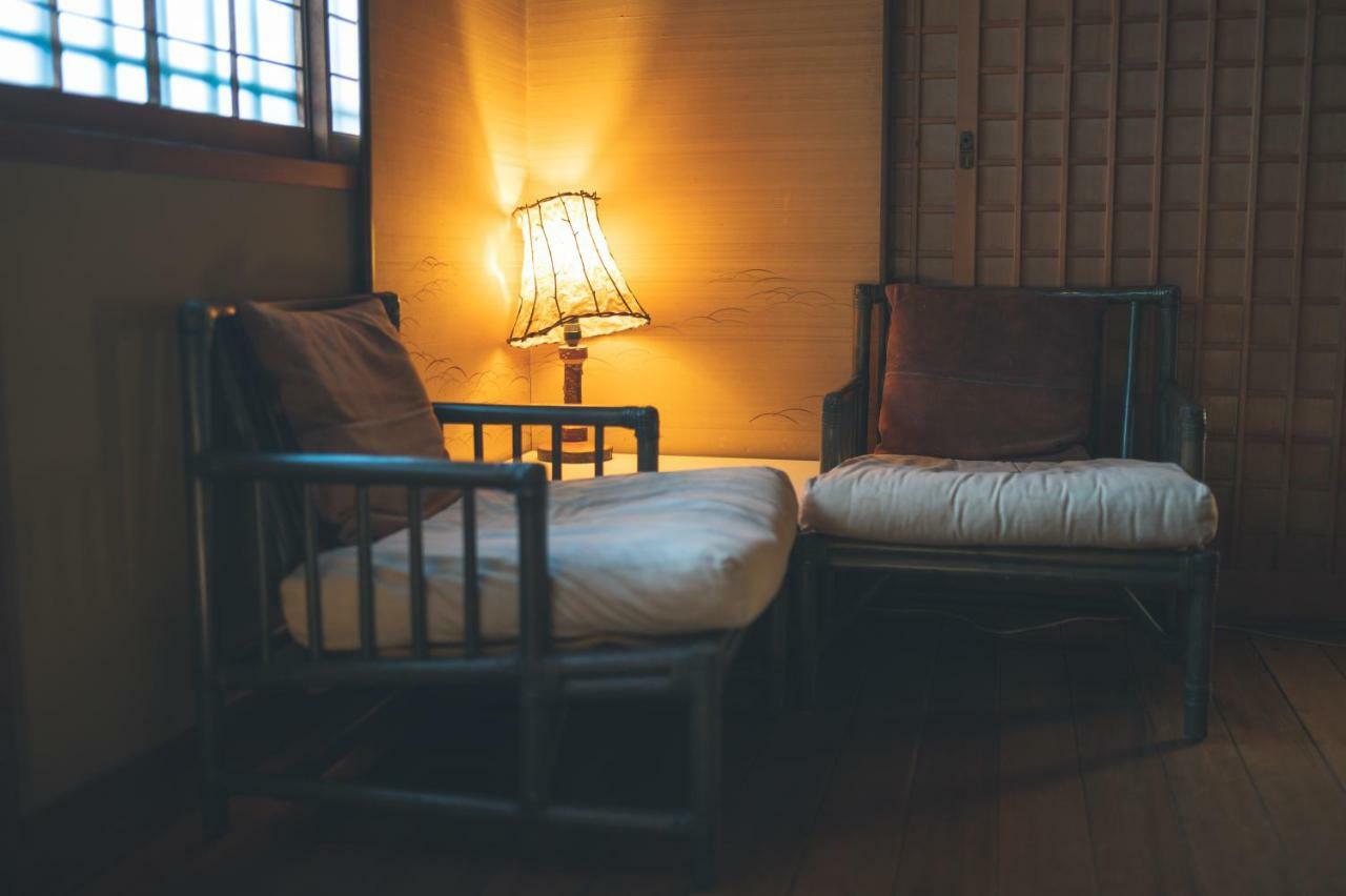Arima Onsen Tocen Goshobo Hotel Кобе Екстериор снимка A traditional Japanese room with a lamp